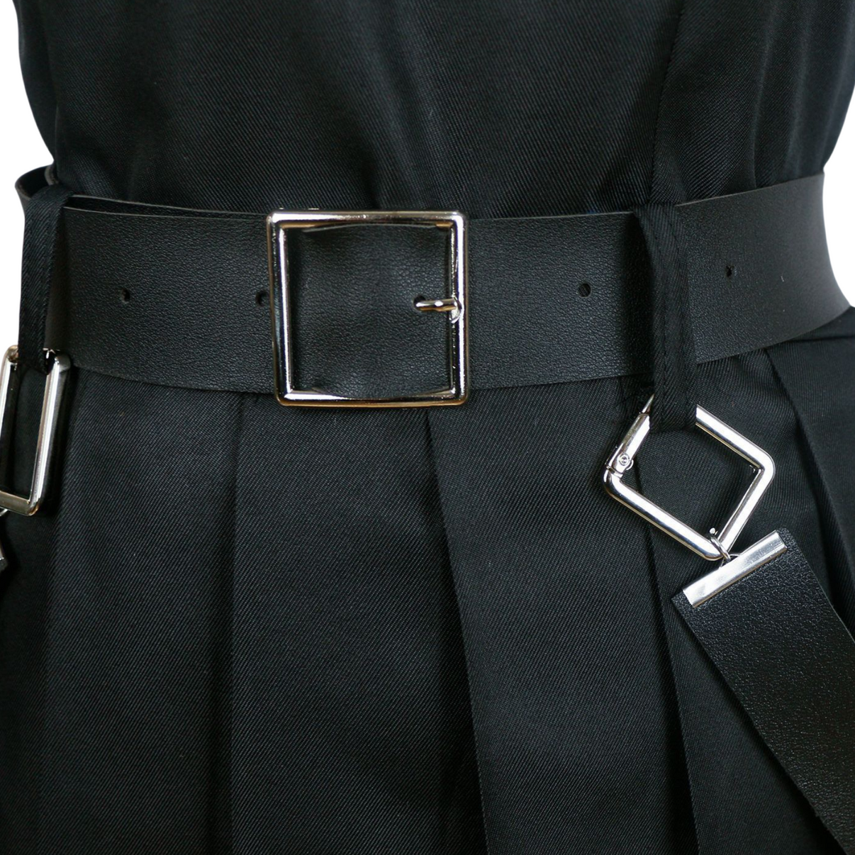 ubel cosplay utility belt with metal buckle – costume accessory detail close-up