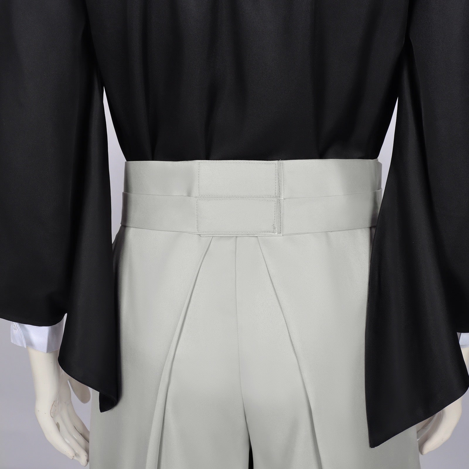 adjustable back waistband hook and loop hakama cos detail